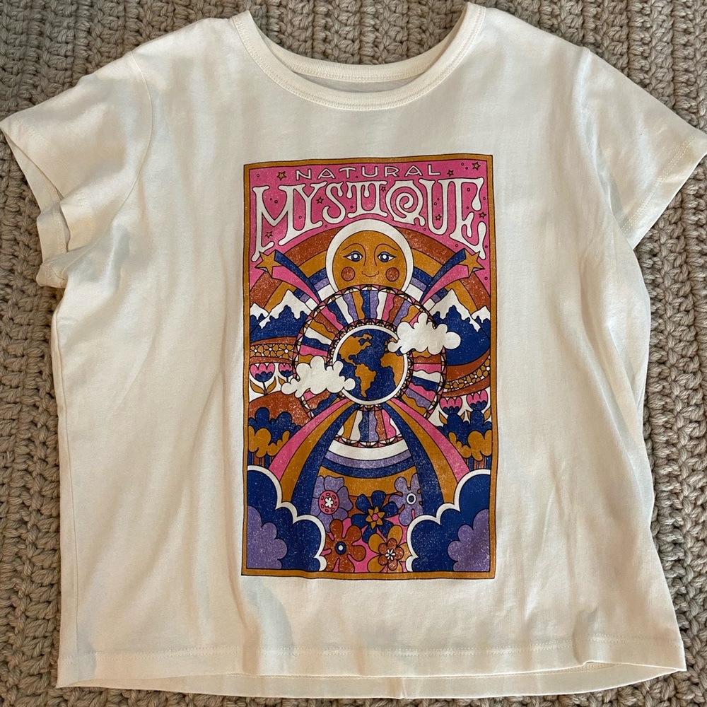 Never worn. Graphic design tee cropped from hollister